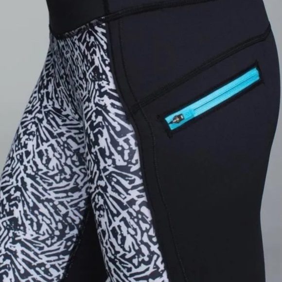 Lulumelon Athletica Black and White Animal Print Top Speed Crop Leggings, S ?2 - Picture 3 of 9